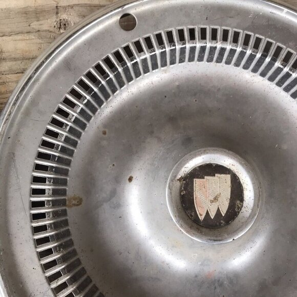 Pair of Vintage 1970’s? Buick Hubcaps 14” Wheel Cover Lot 2 - Picture 5 of 8